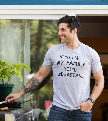 Vista 5 de Camiseta unisex con texto en inglés "If You met My Family, You'd Understand