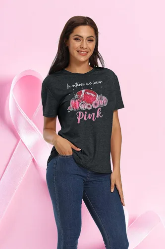 Vista 2 de Mujeres en octubre Llevamos camisa rosa Concientización sobre el cáncer de mama Tops Camiseta de fútbol para sobrevivientes de cáncer de mama