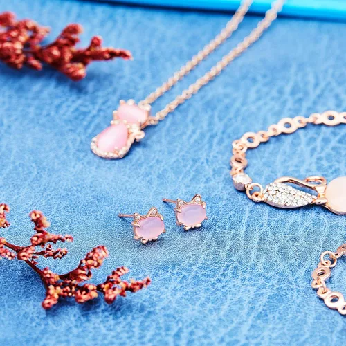 Vista 4 de Juego de 3 piezas de joyería de gato para niñas, collar de gato, pulsera, aretes, colgante de ópalo rosa para adolescentes y mujeres, regalo