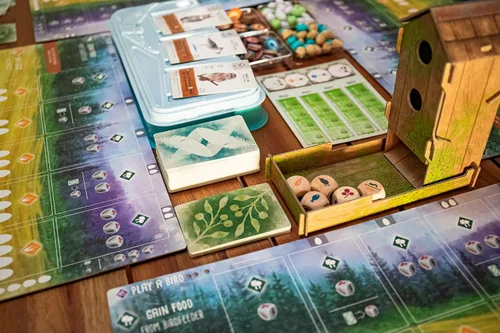 Vista 9 de Stonemaier Games: Envergadura de Elizabeth Hargrave
