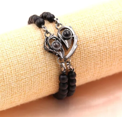 Vista 5 de Pulseras de proyección en 100 idiomas con texto en inglés "I Love You", 2 piezas de rompecabezas de corazón de amor, pulseras ajustables