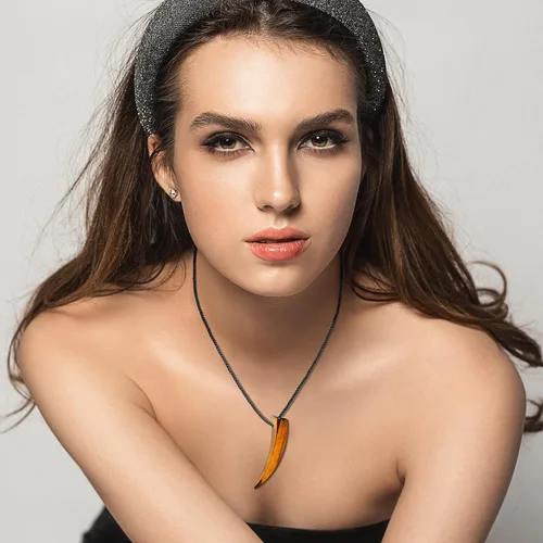Vista 4 de KVREET Collar con dije de piedra de diente de lobo a juego para parejas de hombres y mujeres