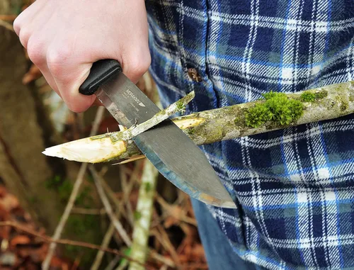 Vista 2 de Morakniv Pathfinder - Cuchillo de acero al carbono Bushcraft con funda, 6.75 pulgadas