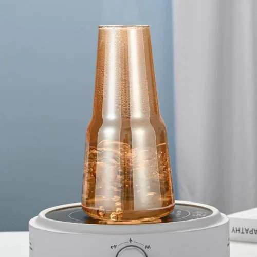 Vista 5 de Sizikato Jarra de agua de vidrio de borosilicato ámbar de 26 onzas con vaso de cristal.