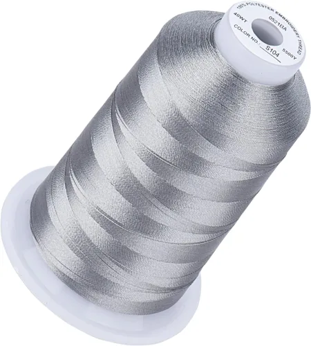 Vista 32 de Simthread 5500 yardas de hilo de bordar, 5000M de alto rendimiento 40WT 100% hilo de poliéster – 170+ colores vívidos, clasificado de alta velocidad