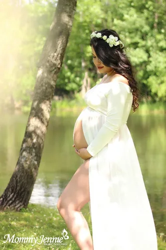 Vista 4 de Mommy Jennie Vestido de maternidad con hombros descubiertos, manga larga, frente dividido, vestido de gasa para sesión de fotos