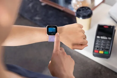 Vista 6 de Fitbit Versa Special Edition Smart Watch, tejido lavanda, talla única (correas S y L incluidas)