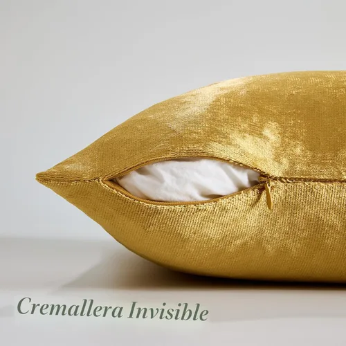 Vista 4 de GIGIZAZA Fundas de almohada decorativas de terciopelo dorado 20x20 para sofá cama, juego de 2 fundas de almohada suaves Almohadas para sofá, tela