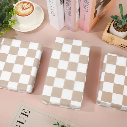 Vista 4 de Whaline 100 hojas de papel de seda a cuadros, papel de regalo de tablero de ajedrez beige y blanco, papel decorativo para cumpleaños, baby shower