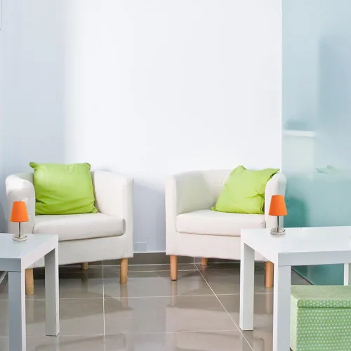Vista 2 de Simple Designs LT2013-ORG-2PK - Juego de 2 lámparas de mesa básicas de níquel arena con pantalla de tela, naranja, 2
