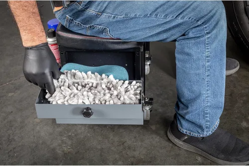 Vista 6 de Powerbuilt Asiento rodante con bandejas de herramientas expandibles, taburete de garaje con caja de herramientas con ruedas - Gris 941918ECE