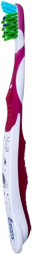 Vista 4 de Oral-B Pro-Health Junior CrossAction Galaxy - Cepillo de dientes suave a partir de 6 años, paquete de 3