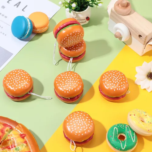 Vista 4 de Liliful 100 piezas de hamburguesas a granel Yo Yo Juguetes de plástico Burger Party Favores para niños y adultos, juguetes de cuerda
