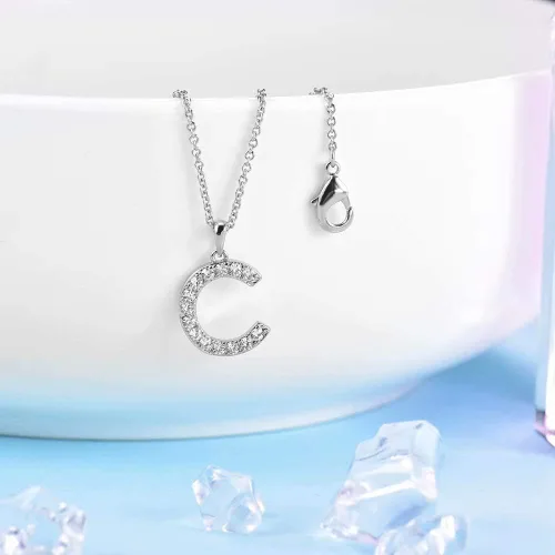 Vista 3 de Tarsus Collar con dije de inicial con zirconias cúbicas para mujeres y niñas.