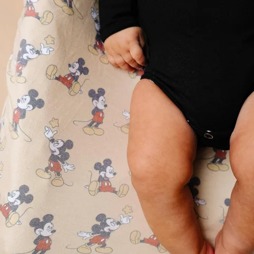 Vista 4 de Funda de punto prémium para cambiador de pañales Mickey Mouse de Mickey Mouse Copper Pearl