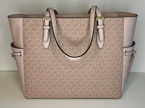 Vista 8 de MICHAEL Michel Kors Gilly - Bolso grande de viaje con cordón con doble cremallera y gancho de Michael Kors