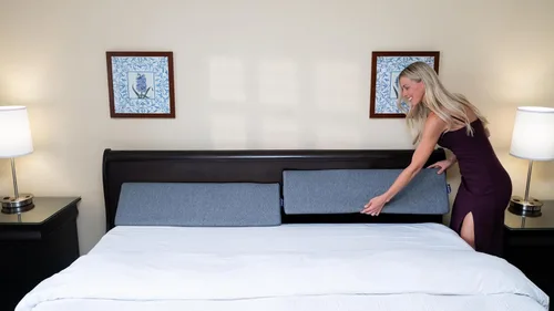 Vista 8 de XetraDesign Juego de almohadas de cuña de cama para espacio de cabecero de hasta 7 pulgadas, relleno de hueco triangular para cama, relleno