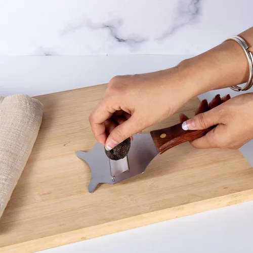 Vista 3 de IMEEA - Afeitadora de trufas de acero inoxidable para queso y chocolate, con hoja lisa ajustable y mango de madera