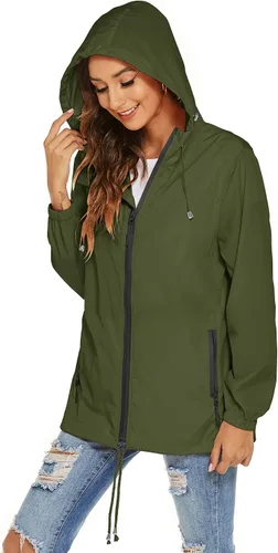 Vista 4 de Avoogue Chaqueta impermeable para mujer, ligera, transpirable, con capucha, rompevientos activos con bolsillo