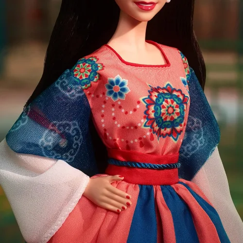 Vista 4 de Barbie Muñeca de Año Nuevo Lunar en bata tradicional Hanfu con estampados chinos y accesorios, coleccionable con soporte para muñecas y certificado