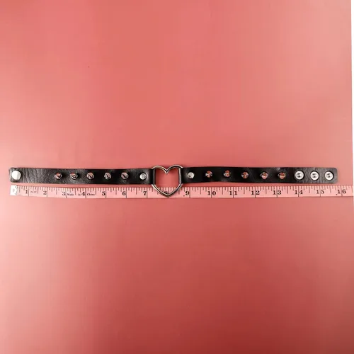 Vista 6 de MILAKOO - Collar de cuero sintético con corazón estilo punk