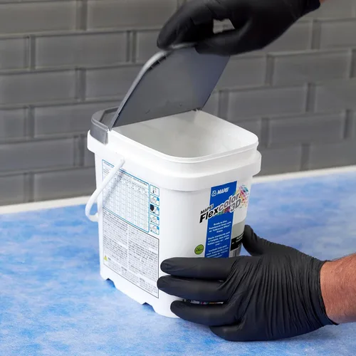 Vista 3 de MAPEI Flexcolor 3D, listo para usar, lechada translúcida, no se hunde con acabado de efecto irredescente, burbujas de champán, cubo de 0.5 galones