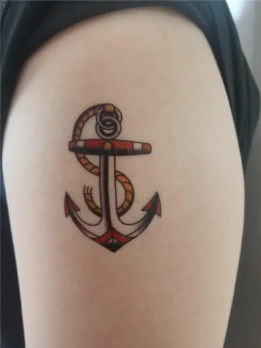 Vista 4 de Etiqueta engomada temporal del tatuaje del cráneo del ancla de la golondrina impermeable adultos hombres mujeres mano brazo hombro cuerpo arte