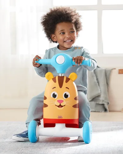 Vista 10 de Skip Hop Andador de actividad con empuje 3 en 1 para bebés a scooter para niños pequeños, Daniel Tiger