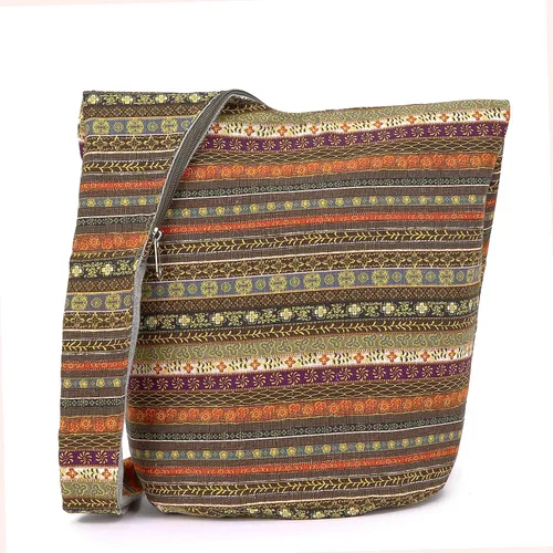 Vista 9 de Bolsa de hombro para mujer, de lona en estilo hippiebohemio para llevar cruzada al hombro, disponible en diferentes colores y estampados