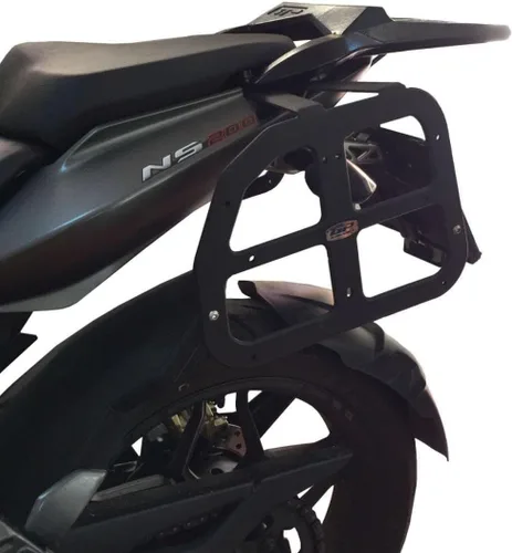 Vista 2 de GP Kompozit Portaequipajes lateral negro compatible con Bajaj Pulsar NS200 2011-2023