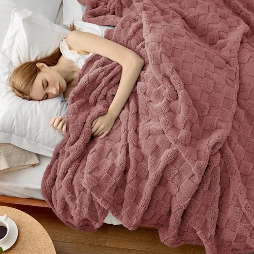 Vista 73 de Bedsure GentleSoft - Manta verde salvia para sofá, manta de forro polar a cuadros, regalos de Navidad para mujeres, hombres y niñas, bonita manta