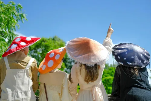 Vista 8 de Sombrero de hongo original para disfraz de cosplay, gorra roja con puntos blancos, de gran tamaño y mantiene
