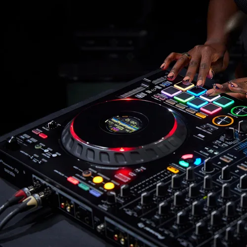 Vista 10 de Pioneer DJ DDJ-FLX10 Edición Limitada - Controlador DJ de 4 canales para Rekordbox & Serato - Negro