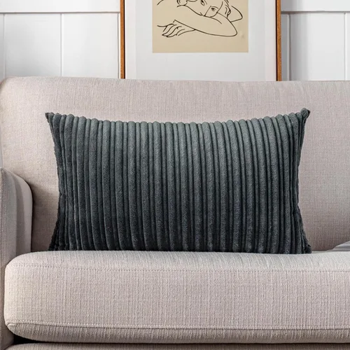 Vista 140 de UGASA - Fundas de almohada decorativas de terciopelo suave y sólidas de Navidad para sala de estar/sofá, 16 x 16 pulgadas, 2 unidades, color burdeos
