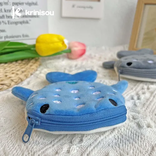 Vista 7 de Monedero de tiburón ballena, bolsa de felpa para niños, bonita cartera Kawaii con llavero con cremallera, pequeño bolso bordado de peces marinos