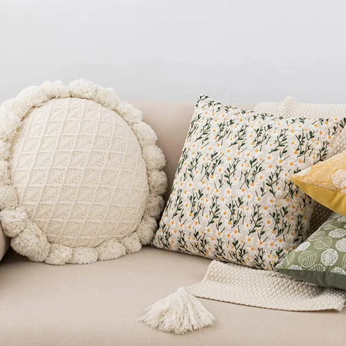 Vista 4 de vctops Funda de almohada decorativa de lino con bordado floral bohemio para sofá, cama (margarita, 18 x 18 pulgadas)