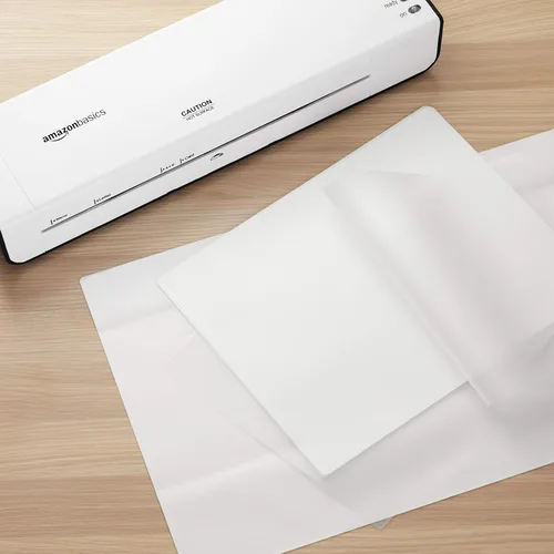 Vista 5 de Amazon Basics Hojas laminadoras de papel de plástico laminado térmico transparente, 9 x 11.5 pulgadas, paquete de 50, 2.8 mil
