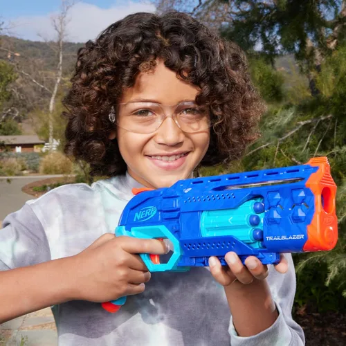 Vista 6 de Nerf Elite 2.0 Trailblazer RD-8 Blaster, diseño de color Wild Edition, tambor giratorio de 8 dardos, acción de martillo, 16 dardos de élite, riel