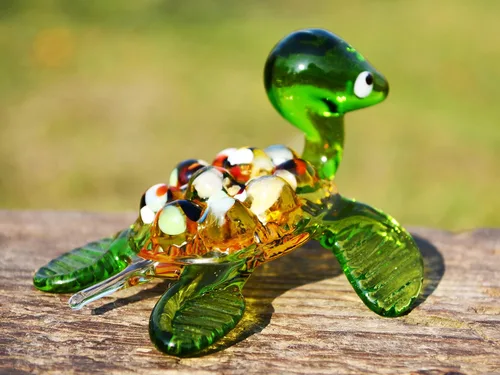 Vista 2 de Figura de tortuga de cristal verde de 3 pulgadas, miniatura soplada a mano estilo Murano, adorno de tortuga marina para tanque de acuario, estante