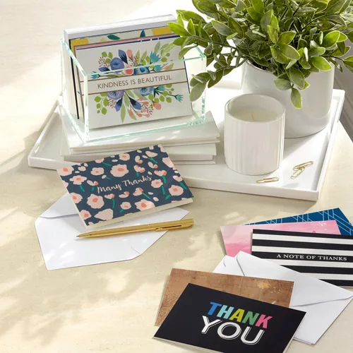 Vista 2 de Hallmark - Surtido de tarjetas de agradecimiento a granel (48 tarjetas en blanco con sobres) para graduación, despedida de soltera, cumpleaños