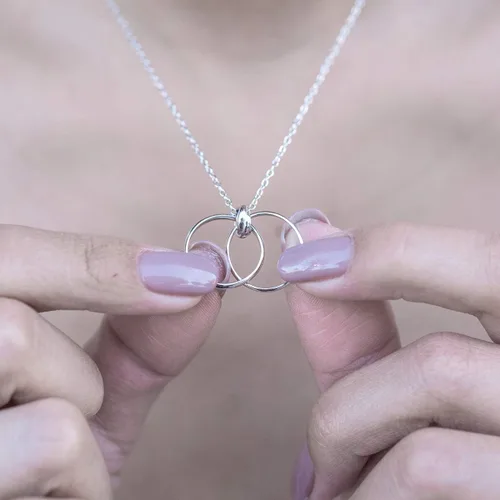 Vista 4 de Dear Ava Collar de regalo para mujeres y niñas, colgante de joyería moderna ajustable, idea de regalo de amor para ella con tarjeta sincera, regalos