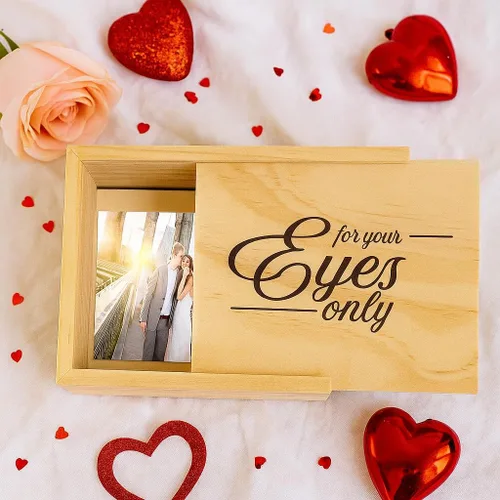 Vista 2 de Koyal Wholesale Caja de recuerdo grabada para álbum de fotos de boudoir solo para tus ojos, regalo de despedida de soltera para novia futura boda