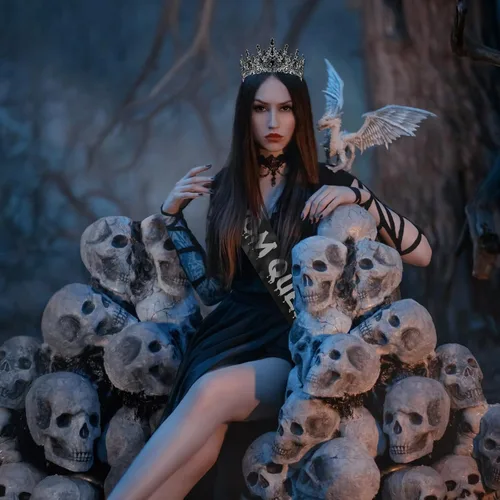 Vista 11 de Lyrow 2 Pcs Prom Crowns and Sashes Corpse Cosplay Set Spooky Queen Zombie Set Headwear for Party