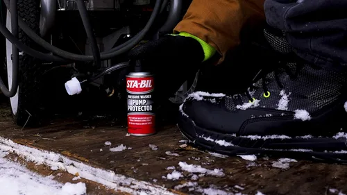 Vista 16 de STA-BIL Protector de bomba, 4 oz Protege las bombas de lavado a presión durante el almacenamiento con anticongelante y lubricante.