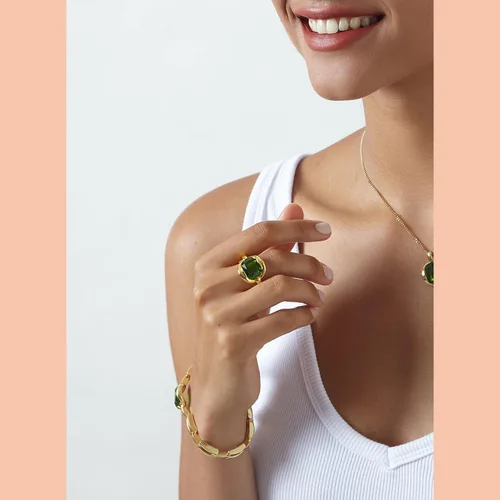 Vista 5 de EF ENFASHION Anillo de piedra verde de acero inoxidable chapado en oro con circonita y cristal para mujeres y niñas talla de EE UU 678 Acero