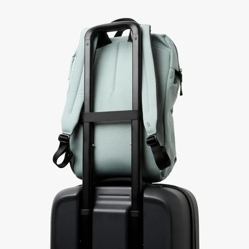 Vista 5 de Bellroy Via Workpack (16" bolsa para portátil, mochila de viaje, bolsa de trabajo), Eucalipto, Tamaño único