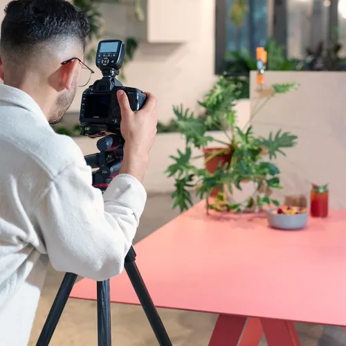 Vista 2 de Manfrotto Kit Trípode de 3 secciones, trípode para cámara con cabezal de 3 vías en aluminio con sistema de liberación rápida de movimiento, kit