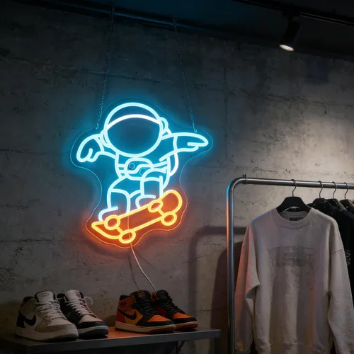 Vista 8 de Astronaut Skateboarding" Space Adventure Light - Arte de pared LED genial y que desafía la gravedad para sala de juegos, dormitorio, decoración