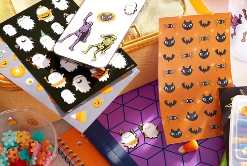 Vista 6 de American Greetings 522 calcomanías de Halloween para niños, varios temas de Halloween