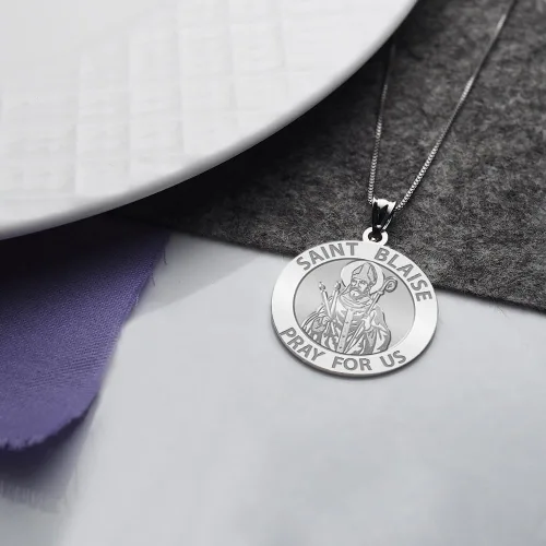 Vista 4 de PicturesOnGold.com Medalla religiosa Saint Blaise - 1 pulgada tamaño de un cuarto - plata de ley